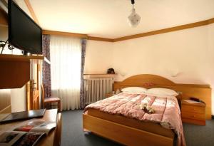 Un pat sau paturi într-o cameră la Hotel Fiorenza