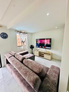 Μια τηλεόραση ή/και κέντρο ψυχαγωγίας στο Yeff Casa Mia en Cali