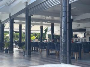 Restaurace v ubytování The Crow's Nest Resort Fiji