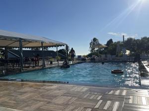 The Crow's Nest Resort Fiji内部或周边的泳池