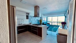 Kuchyň nebo kuchyňský kout v ubytování Wunderschönes Apartment direkt am Strand