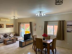 Χώρος καθιστικού στο home from home Al dora residence