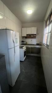 Η κουζίνα ή μικρή κουζίνα στο Buena Onda Hostel