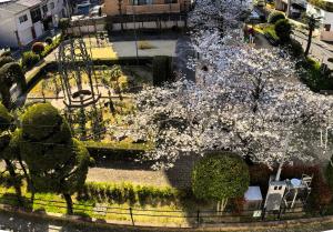 媛楽園 松山中心地及び道後温泉に近い家族やグループ旅行の多人数が泊まれる快適な宿鸟瞰图