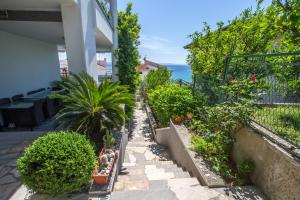 Κήπος έξω από το Villa GG