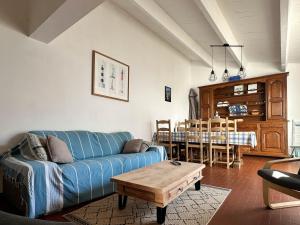 Posedenie v ubytovaní Villa T3 à 100m de la mer, 500m des commerces, terrasse, parking, fibre - La Palmyre - FR-1-705-37