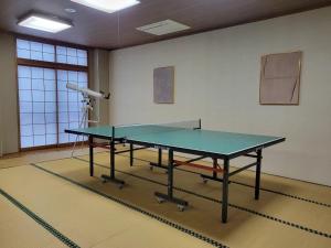 Stolní tenis v ubytování Komakusa Hotel nebo okolí