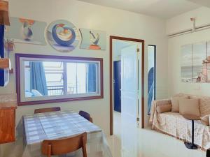 Posezení v ubytování Panglao Sea View Condo - Pool, Wi-Fi - Suite 820