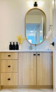 Φωτογραφία από το άλμπουμ του BRAND NEW 3 BR Entire Home SW 15mins Airport & WEM στο Έντμοντον +11 φωτογραφίες