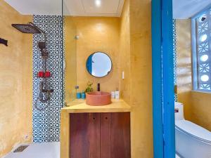 Bilik mandi di Lamer Beachside Studio Cozy Tan Thanh Beach Hoi An +70 gambar