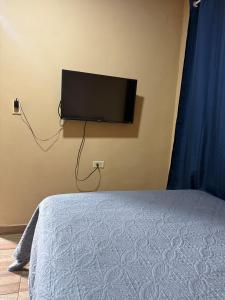 Televiisor ja/või meelelahutuskeskus majutusasutuses Apartamento estudio
