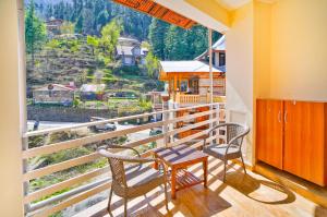 Foto sihtkohas Manāli asuva majutusasutuse !!! Hotel The Nirvana Hills By Hotel Manu !!! A Luxury Stay With Mountain View!!!Couple Friendly!!! Balcony Rooms!!!Open Terrace With 360 View!!! galeriist