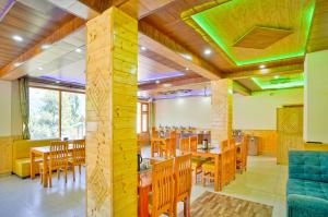 Foto sihtkohas Manāli asuva majutusasutuse !!! Hotel The Nirvana Hills By Hotel Manu !!! A Luxury Stay With Mountain View!!!Couple Friendly!!! Balcony Rooms!!!Open Terrace With 360 View!!! galeriist