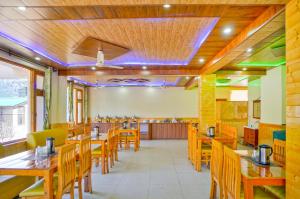 Foto sihtkohas Manāli asuva majutusasutuse !!! Hotel The Nirvana Hills By Hotel Manu !!! A Luxury Stay With Mountain View!!!Couple Friendly!!! Balcony Rooms!!!Open Terrace With 360 View!!! galeriist