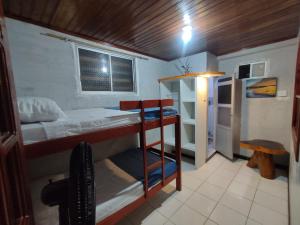 a small room with a bunk bed and a table at casa Huanuco hospedaje in Leticia