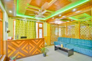 Foto sihtkohas Manāli asuva majutusasutuse !!! Hotel The Nirvana Hills By Hotel Manu !!! A Luxury Stay With Mountain View!!!Couple Friendly!!! Balcony Rooms!!!Open Terrace With 360 View!!! galeriist