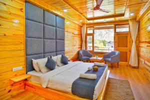 Foto sihtkohas Manāli asuva majutusasutuse !!! Hotel The Nirvana Hills By Hotel Manu !!! A Luxury Stay With Mountain View!!!Couple Friendly!!! Balcony Rooms!!!Open Terrace With 360 View!!! galeriist