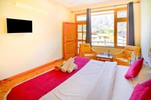 Foto sihtkohas Manāli asuva majutusasutuse !!! Hotel The Nirvana Hills By Hotel Manu !!! A Luxury Stay With Mountain View!!!Couple Friendly!!! Balcony Rooms!!!Open Terrace With 360 View!!! galeriist