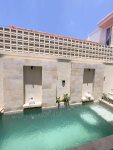 Бассейн в Brand New Villa in Canggu или поблизости