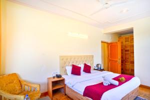 Foto sihtkohas Manāli asuva majutusasutuse !!! Hotel The Nirvana Hills By Hotel Manu !!! A Luxury Stay With Mountain View!!!Couple Friendly!!! Balcony Rooms!!!Open Terrace With 360 View!!! galeriist