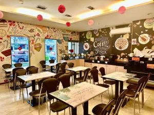 a restaurant with tables and chairs in a room at Sanduo Hotel in Kaohsiung