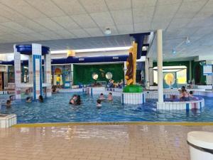 a group of people in a pool at a water park at Chalet Vuurvos - gelegen in Drenthe met prachtig wandel en fiets gebied in Eext