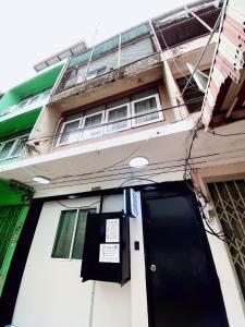 El edificio en el que está el departamento