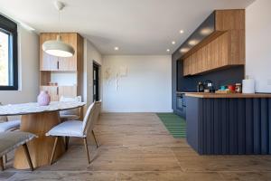 a kitchen and dining room with a table and chairs at Barber Apartment in Tivat