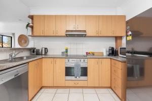 Kuchyň nebo kuchyňský kout v ubytování The Petal & Pod - 2 Bdr