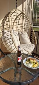 a bottle of beer and a plate of food on a table at Miło & Zielono in Giżycko