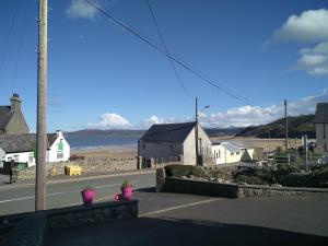Gallery image of Barracuda, Beachside Apartment in Benllech