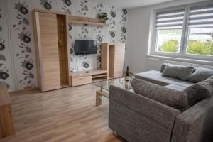 Et tv og/eller underholdning på Ferienwohnung zum Schlossblick