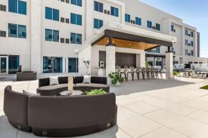 Balkón nebo terasa v ubytování Cambria Hotel Waco University Riverfront
