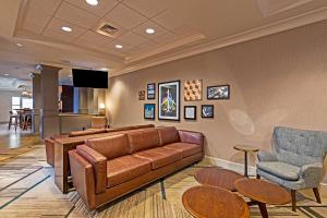 Posezení v ubytování Radisson Hotel Fairview Heights - St Louis