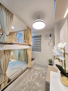 a room with two bunk beds in a room at Studio Unit with 4 Fun Bunk Beds in Iloilo City