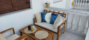 ポリフロノにあるArtemis Apartments Златна гледка към моретоの椅子(枕付)