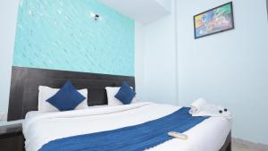 Postel nebo postele na pokoji v ubytování Hotel NoVo Agra - Near Taj Mahal + 37 fotografií
