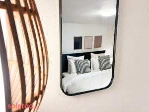 Postel nebo postele na pokoji v ubytování The Cheapest Flat in Town - By Solstad + 10 fotografií