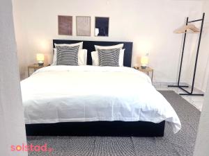 Postel nebo postele na pokoji v ubytování The Cheapest Flat in Town - By Solstad