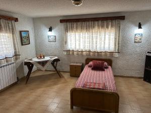 Ένα ή περισσότερα κρεβάτια σε δωμάτιο στο Villa Evita