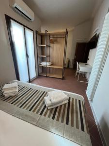 Gallery image of Lake View Apartment, MantegnaHotels in Mantova