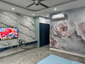 TV a/nebo společenská místnost v ubytování Phòng VIP Homestay OCP3, có buồng xông hơi - sauna room