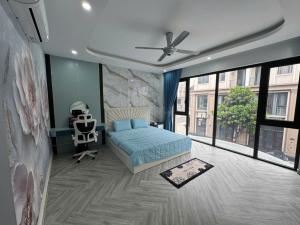 Postel nebo postele na pokoji v ubytování Phòng VIP Homestay OCP3, có buồng xông hơi - sauna room