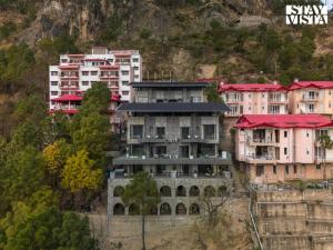 Naturlandskabet i nærheden af villaen + 35 billeder