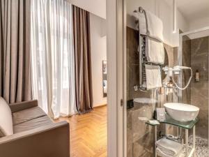 Koupelna v ubytování Mercure Roma Centro Termini + 37 fotografií