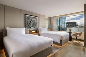 Postel nebo postele na pokoji v ubytování JW Marriott Auckland