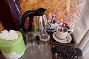 a coffee pot and cups on a counter next to a keyboard at Khuaphunam Wangnamkhiow in Wang Nam Khieo