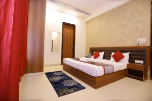 Postel nebo postele na pokoji v ubytování Hotel Luxe Stay Near Delhi Airport