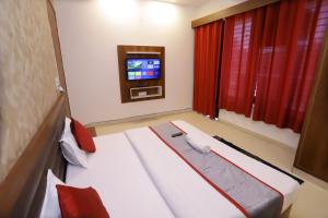 Postel nebo postele na pokoji v ubytování Hotel Luxe Stay Near Delhi Airport