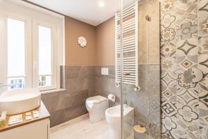 Koupelna v ubytování Isolino Bridge apartment by Houset